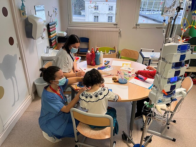 Service-onco-ped-enfant-soignant-scaled